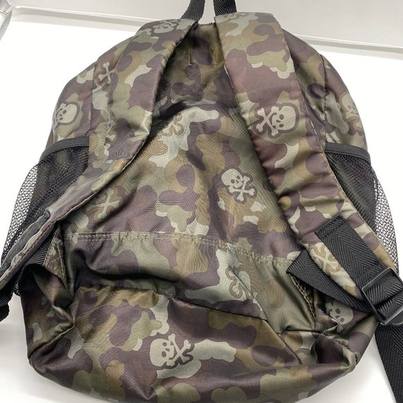 LIke New Childresns Place Drawstring Back Pack Camo Skulls Green Boys Girls - Picture 2 of 3